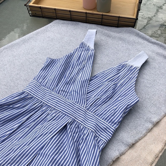 Banana Republic Tops - 𝐍𝐖𝐓 BANANA REPUBLIC STRIPED TOP
